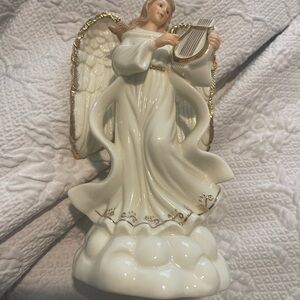Geo Z Lefton Porcelain Angel Figurine with Harp - White and Gold With music box